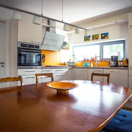 Seeufer - Exklusiv Direkt Am Mit Grosser Terrasse In Kressbronn דירה *